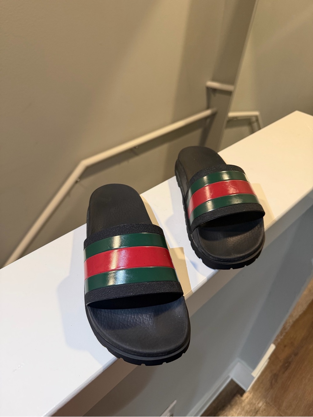 Gucci Black Slide Sandals with Red and Green Stripes - Picture 2 of 8